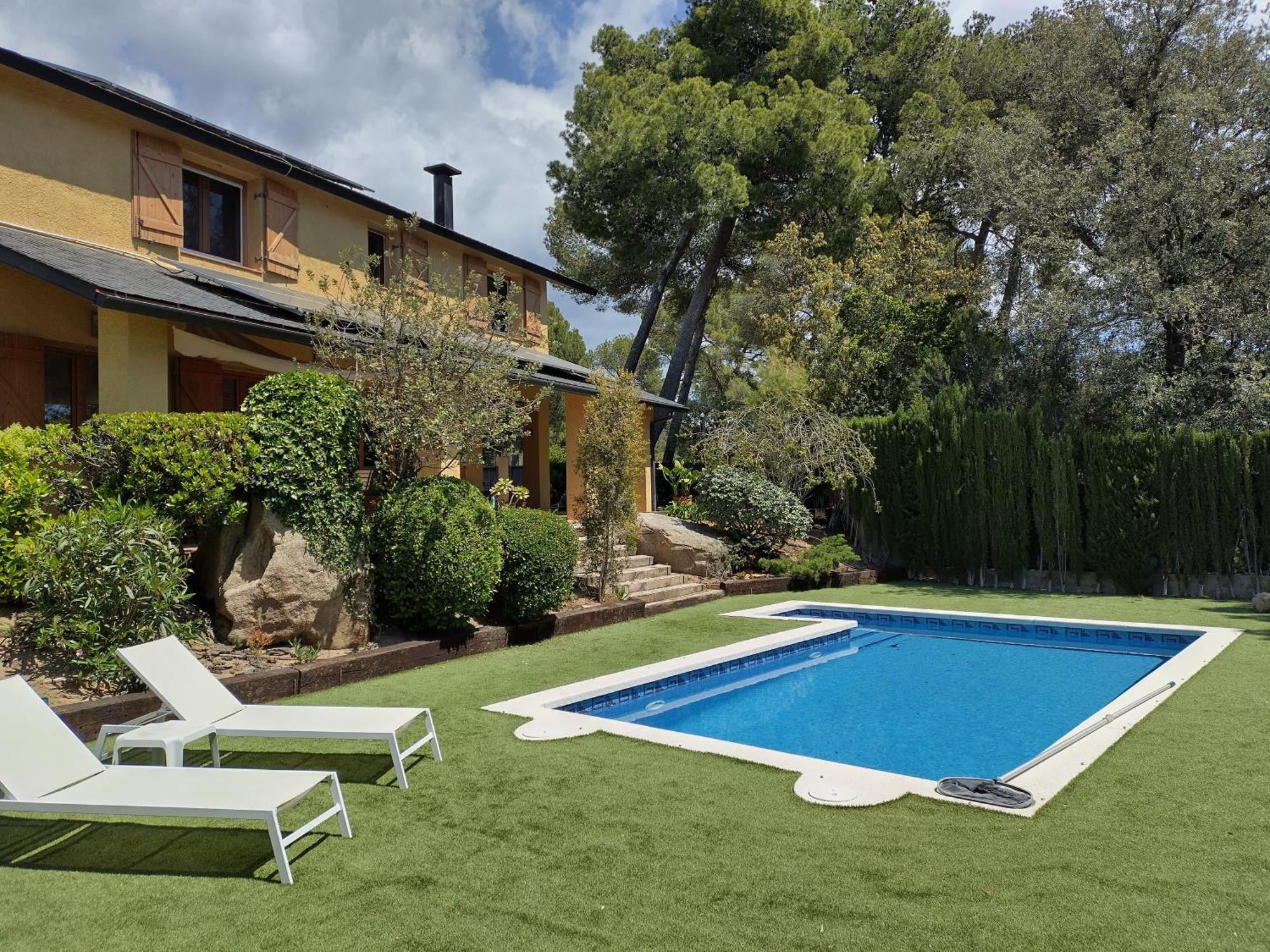 Casa Feliz Vila Sant Cebrià de Vallalta Exterior foto