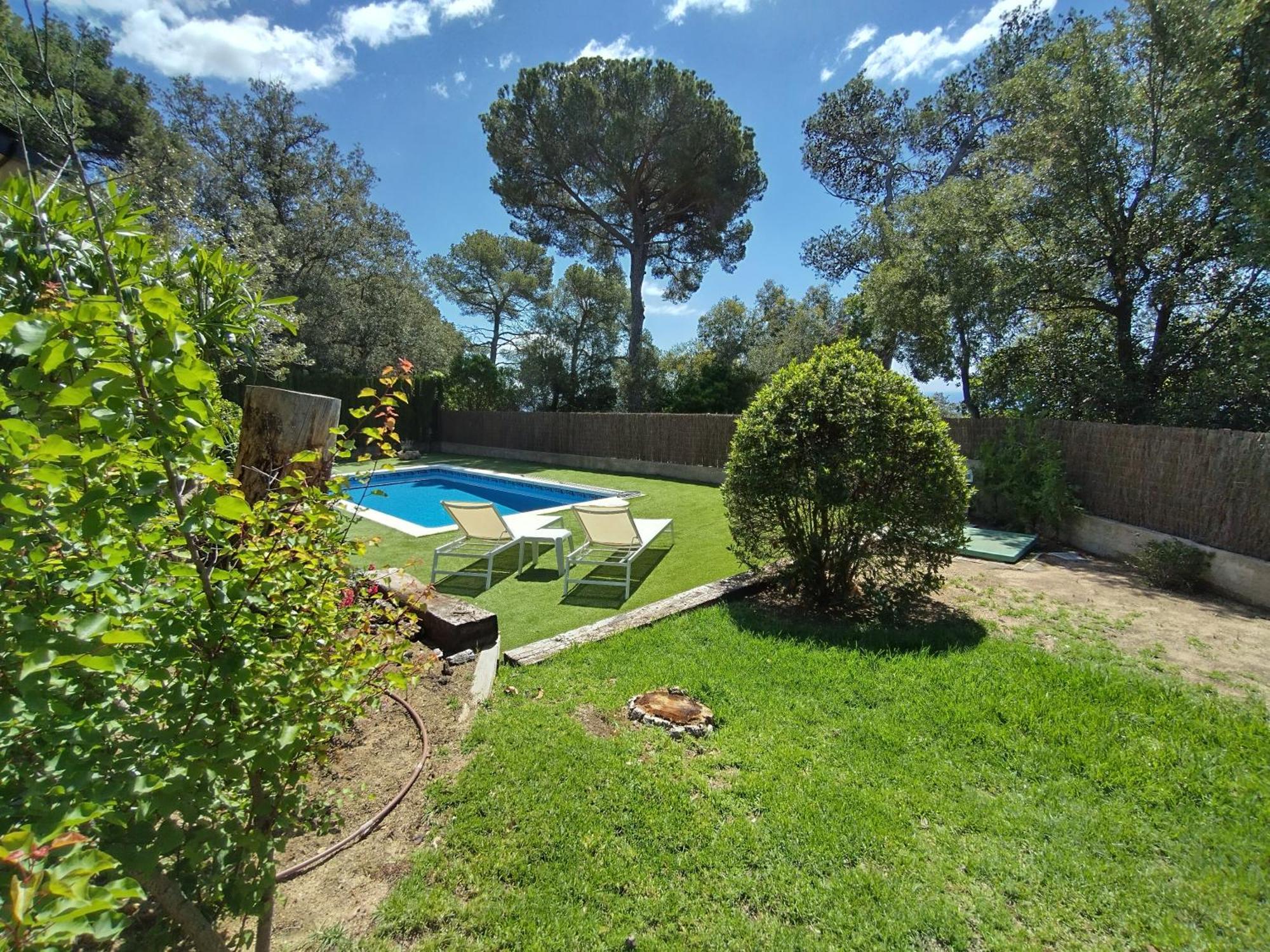 Casa Feliz Vila Sant Cebrià de Vallalta Exterior foto