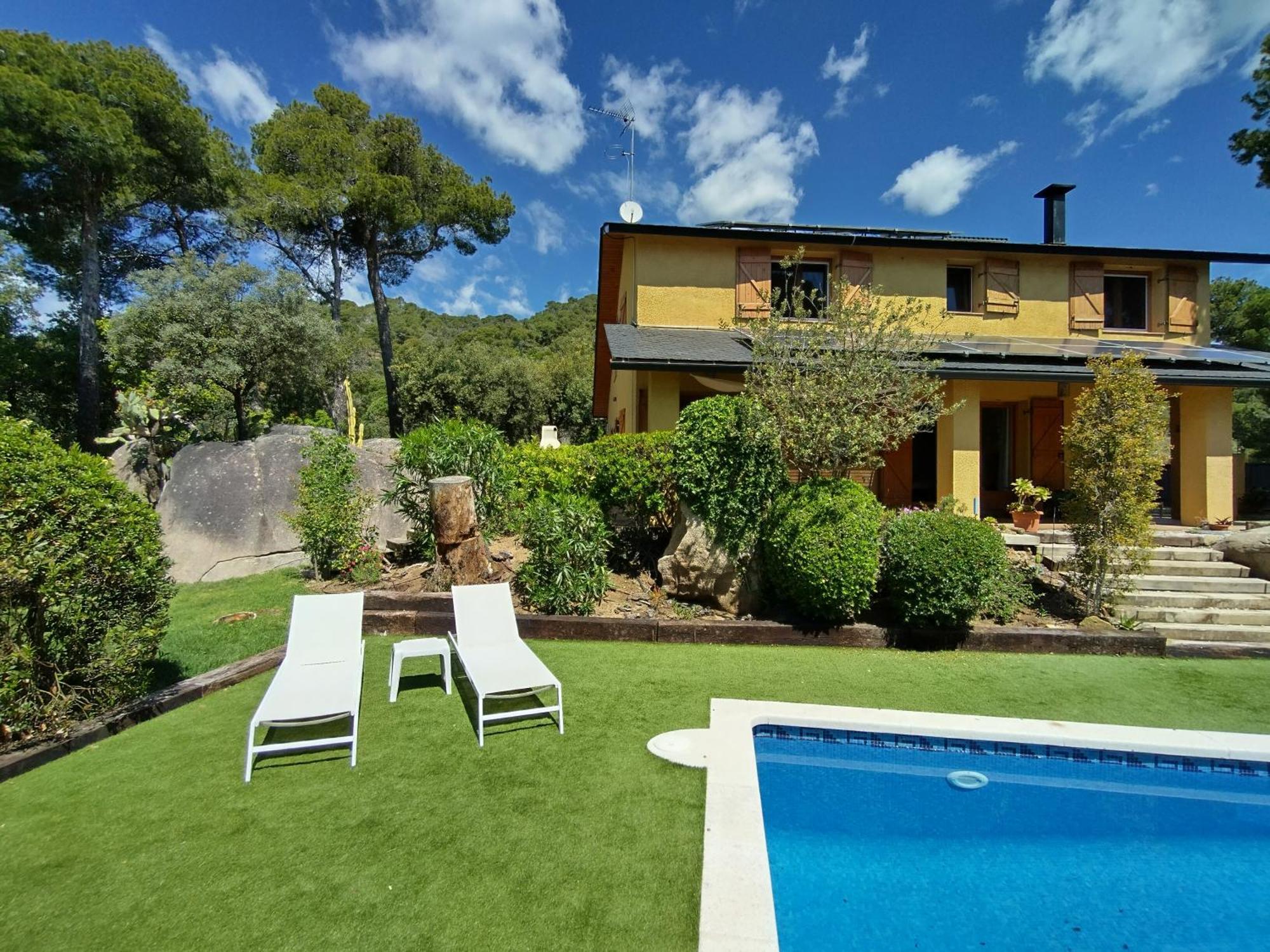 Casa Feliz Vila Sant Cebrià de Vallalta Exterior foto