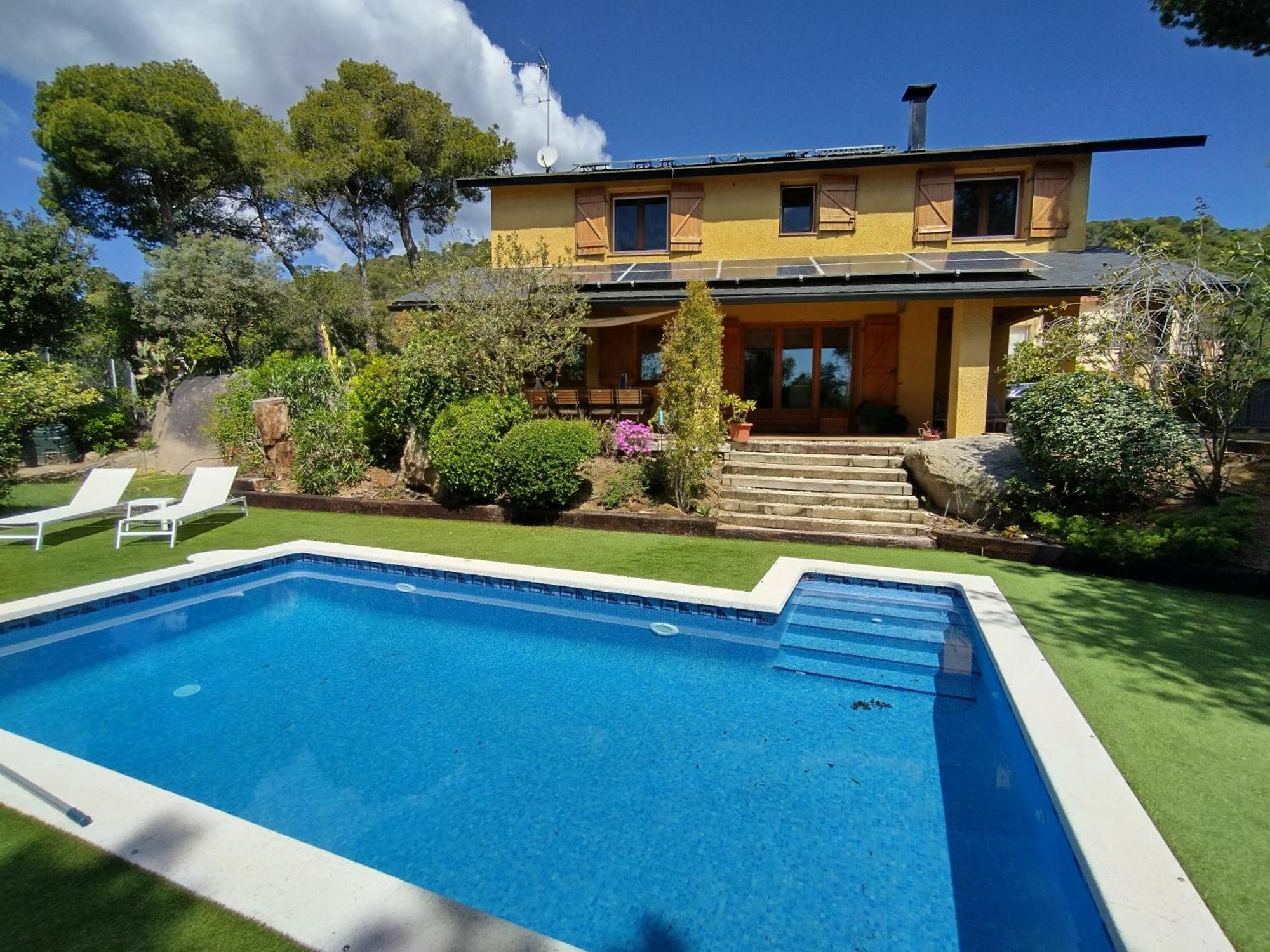 Casa Feliz Vila Sant Cebrià de Vallalta Exterior foto