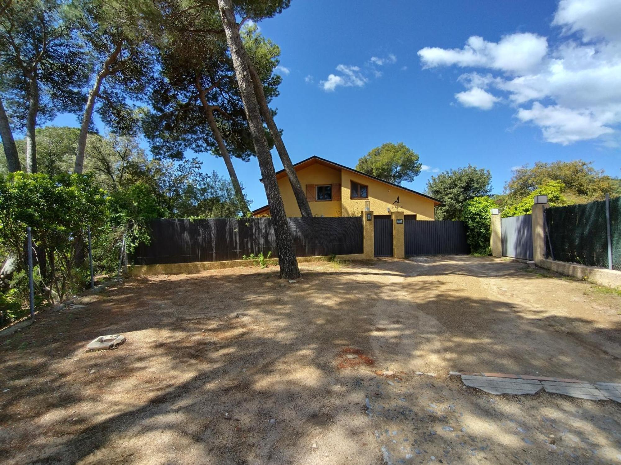 Casa Feliz Vila Sant Cebrià de Vallalta Exterior foto