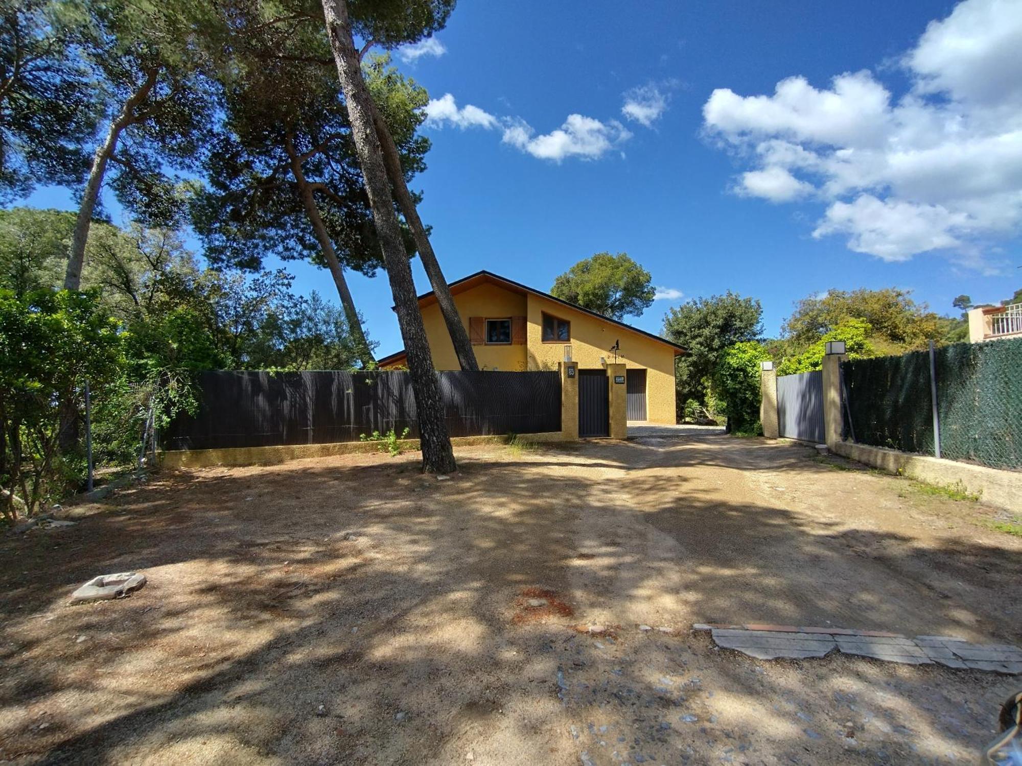 Casa Feliz Vila Sant Cebrià de Vallalta Exterior foto